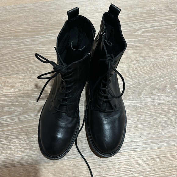 Zara combat boots. Rugged and elegant at same time with faux leather laces. - Picture 1 of 6